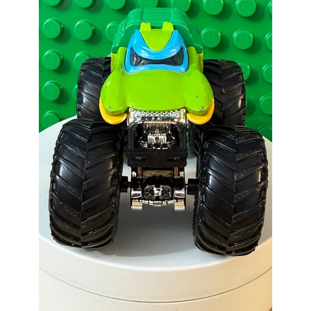 Hot Wheels Monster Trucks Leonardo TMNT Green Blue 1:64 Diecast Toy Car